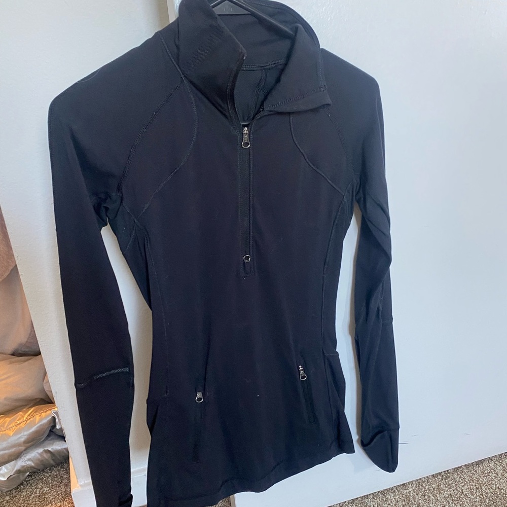Lulu size 2 quarter zip